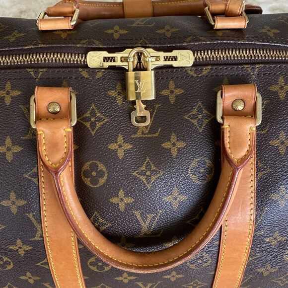 Louis Vuitton Keepall 55 Monogram w/ Name Tag, Poignet & Padlock - Picture 9 of 17